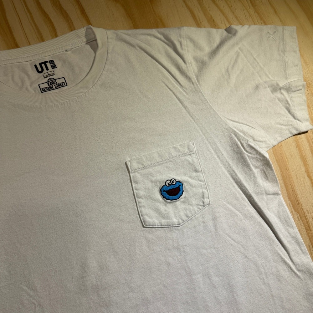Uniqlo UT KAWS Sesame Street Cookie Monster Pocket T-Shirt White Large Mens